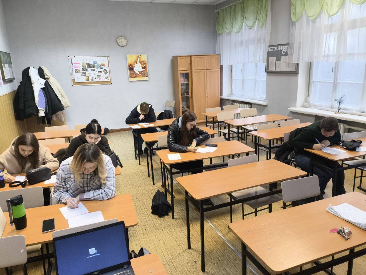 Навчальний семестр закінчується складаннням іспитів