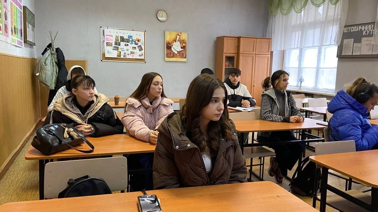 Виховання через спілкування