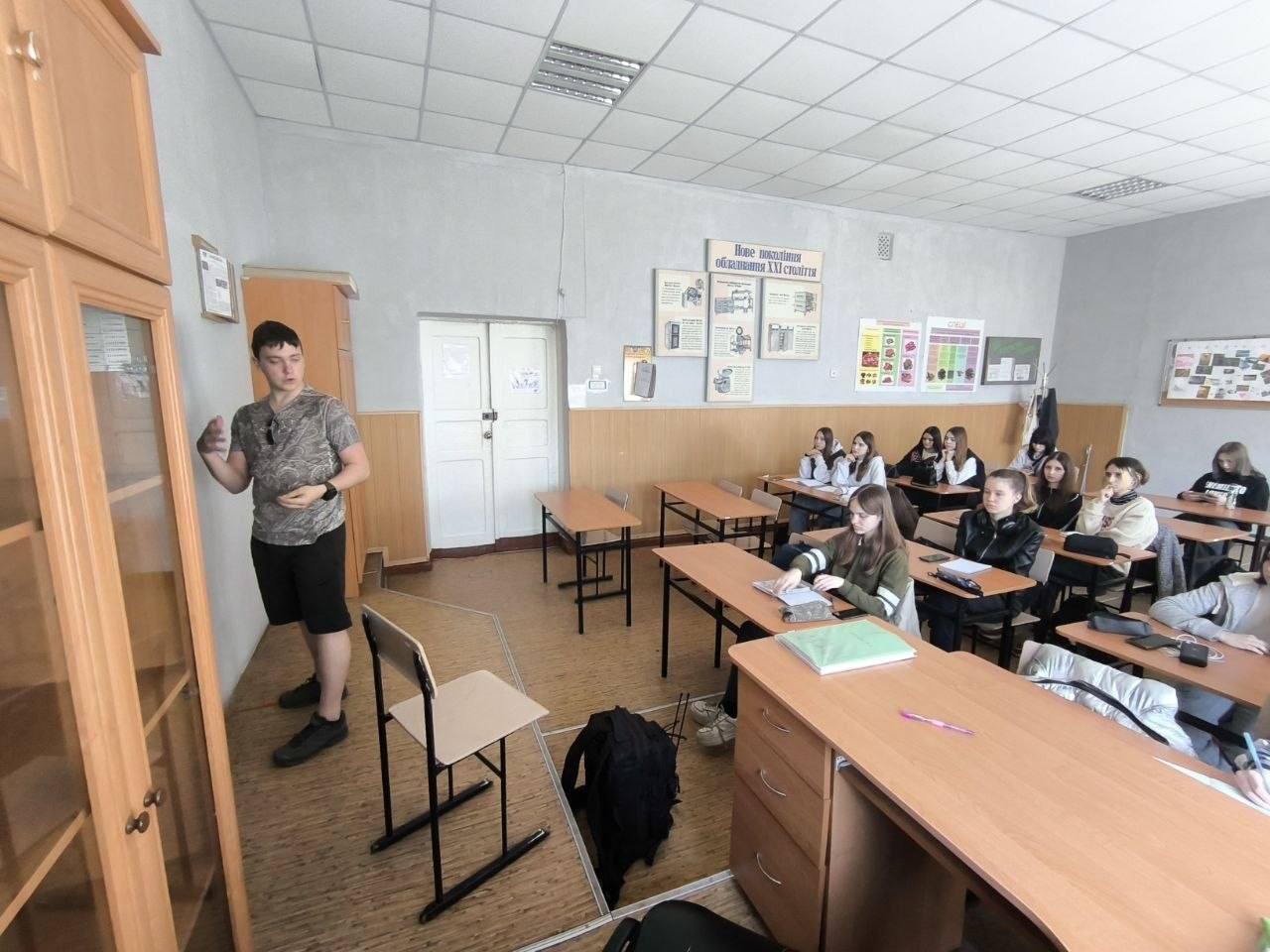 Вивчаємо нові професійні технології з допомогою випускників закладу